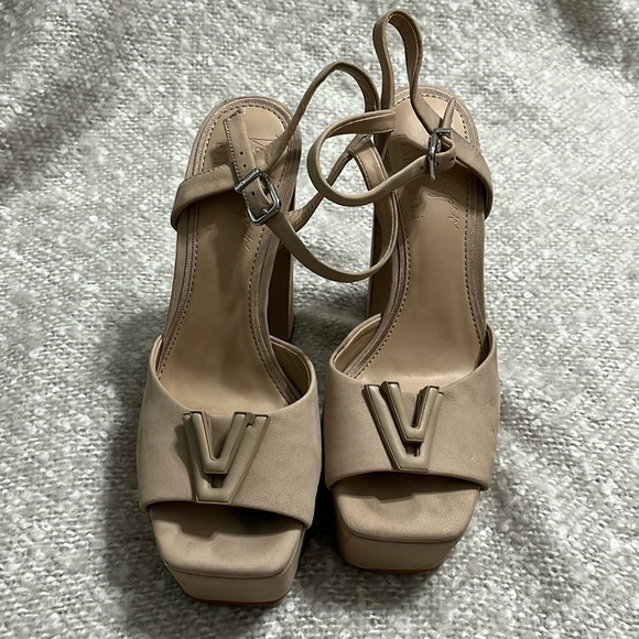 Gianni Bini x Venita Aspen Sienna Taupe Suede Platform Dress Sandals - Picture 1 of 14